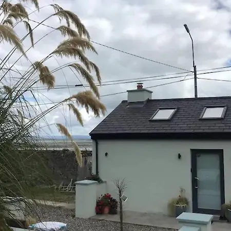 3 Quay Killala. Luxury Sea-front *