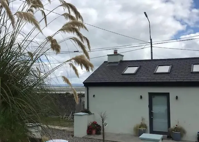 3 Quay Killala. Luxury Sea-front *